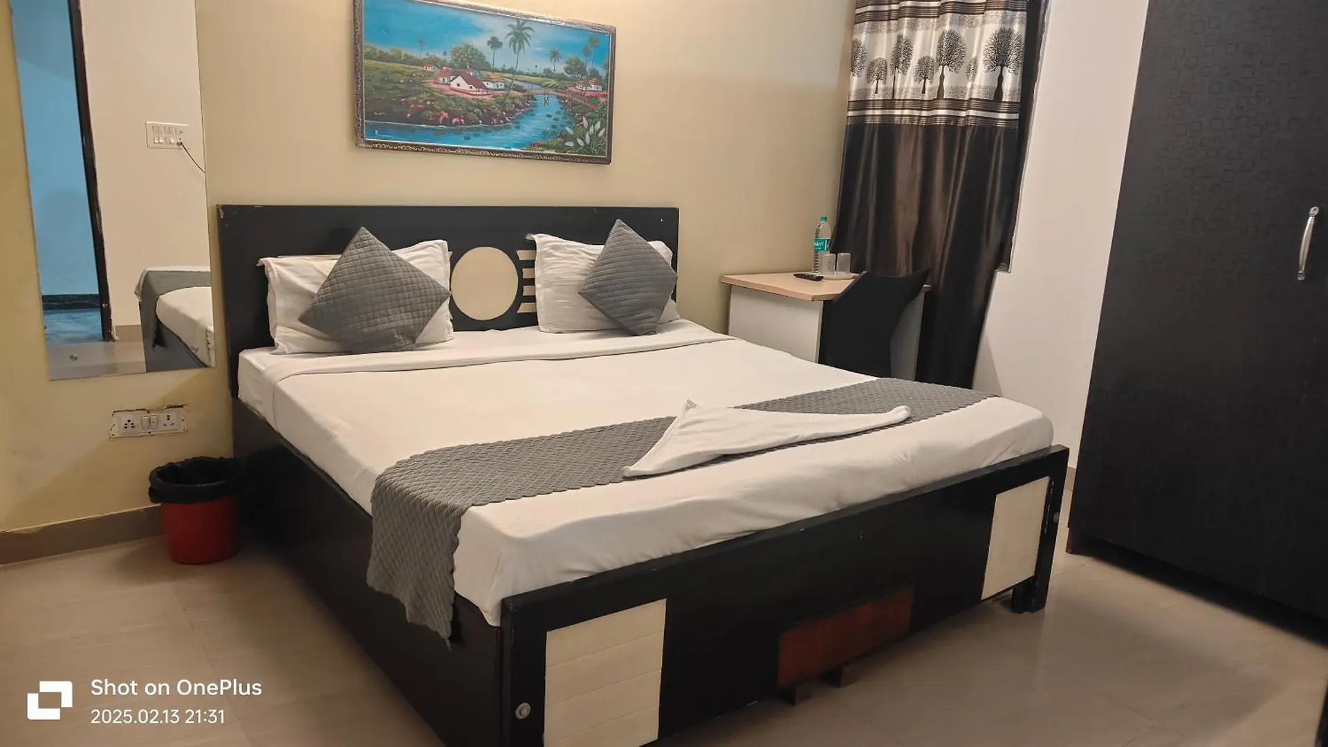 Hotel Prime Rooms - Satya Niketan Nr South Campus Metro New Delhi