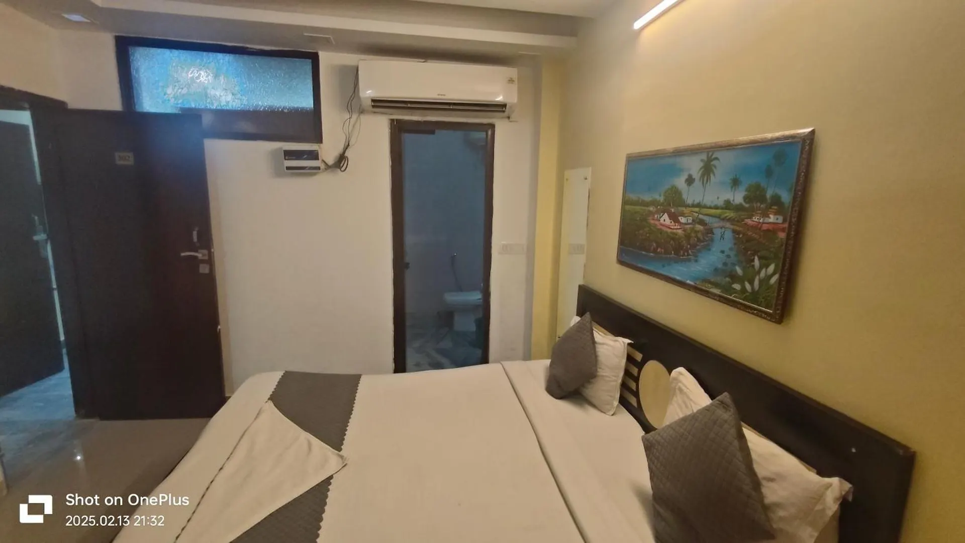 Prime Rooms - Satya Niketan Nr South Campus Metro New Delhi 0*,