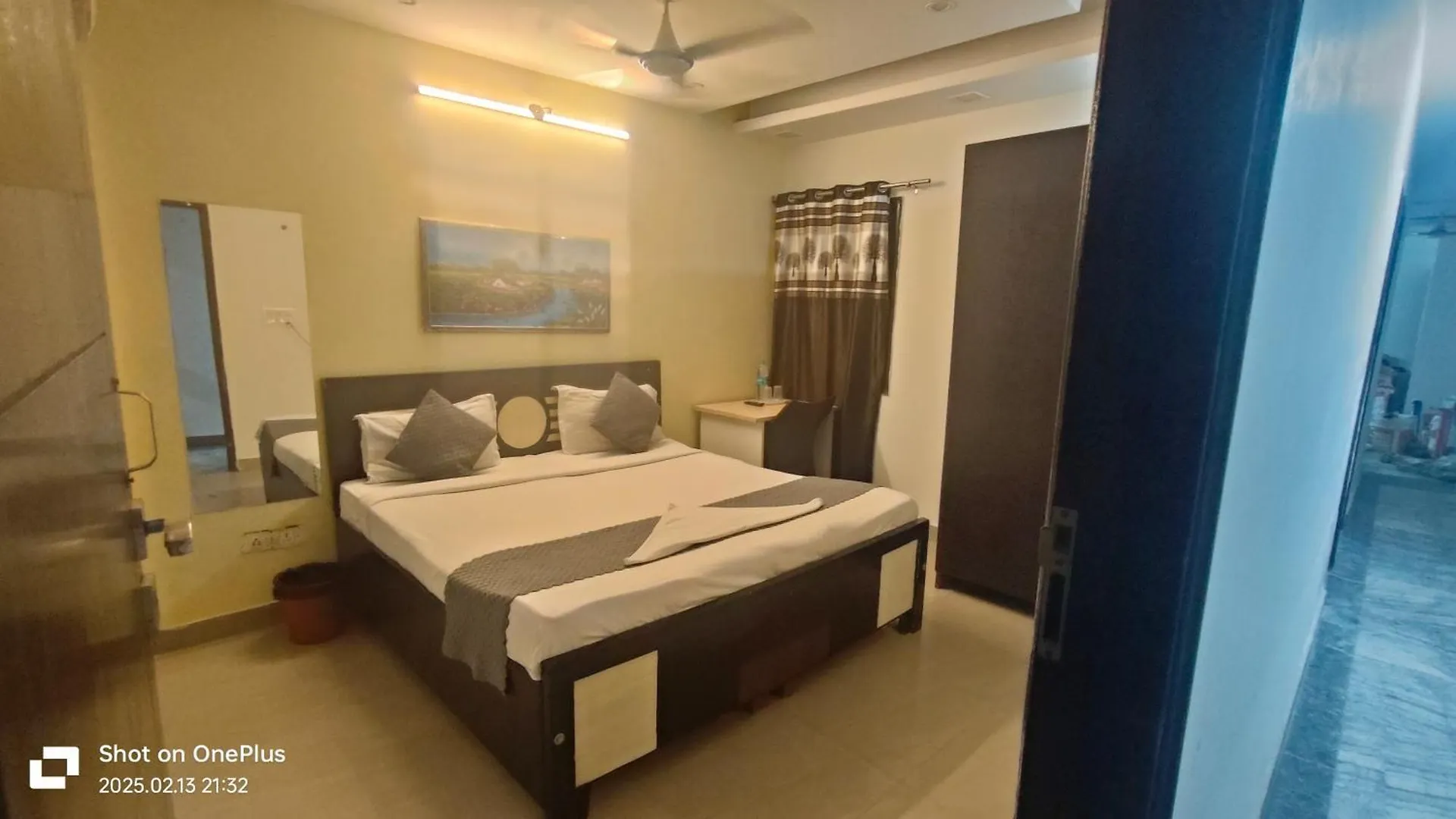 Отель Prime Rooms - Satya Niketan Nr South Campus Metro Нью-Дели